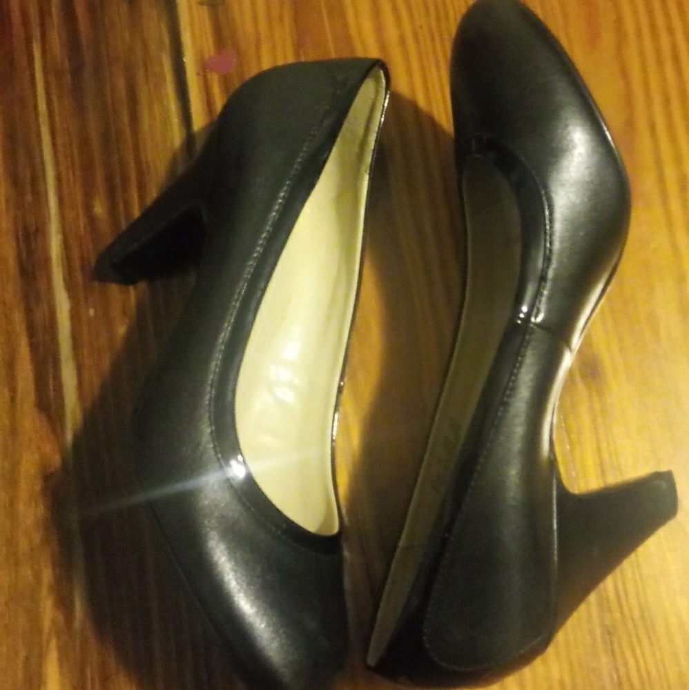 NATURALIZER SHOES - Picture 5 of 8